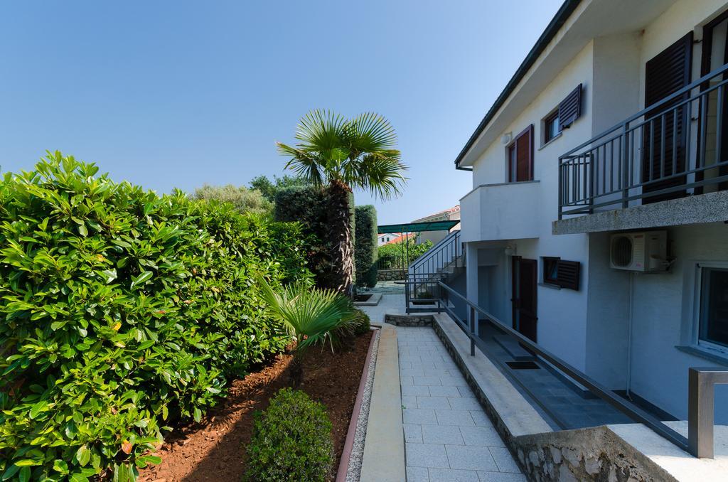 Apartments Miha Krk Town Exterior foto